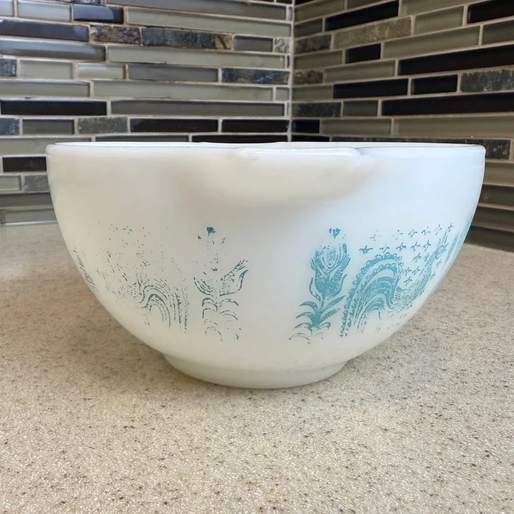 Vintage Pyrex 441 Butterprint Cinderella Mixing Bowl 1.5pt Turquoise White Amish